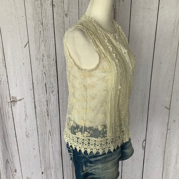 Women’s Freeway Lace Button-Front Tank Top - Picture 2 of 7